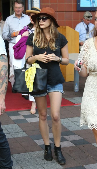 Elizabeth+Olsen+Eva+Longoria+cheers+Serena+tjAKky-Rlo5l