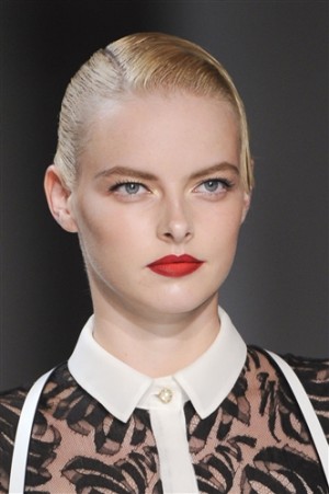 A maquiagem do desfile da coleção de primavera de Jason Wu