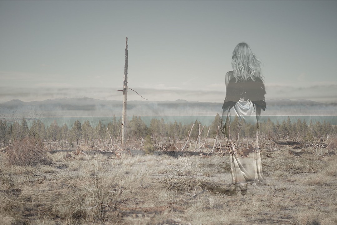 Topshop-silver dress £ 50Kate-Bosworth-11-Vogue-15May13-PR_b_1080x720