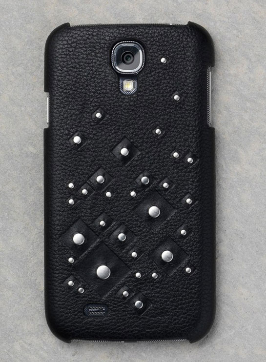 coque_de_smartphone_en_cuir_clout___kate_moss_x_carphone__30_euros_498647738_north_545x.1