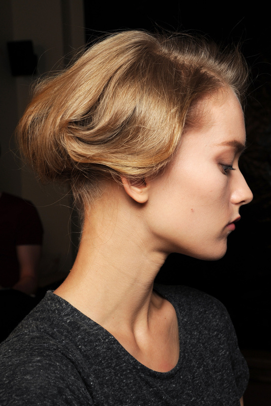 en_backstage_du_d__fil___armani_priv___haute_couture_automne_hiver_2013_2014_188819452_north_545x.1