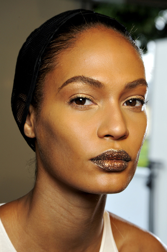 en_backstage_du_d__fil___christian_dior_haute_couture_automne_hiver_2013_2014_309147407_north_545x.1