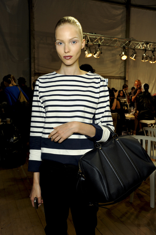 en_backstage_du_d__fil___christian_dior_haute_couture_automne_hiver_2013_2014_693819114_north_545x.1