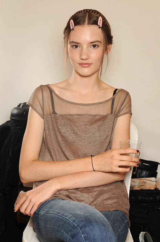 en_backstage_du_d__fil___valentino_haute_couture_automne_hiver_2013_2014_35525076_north_545x.1