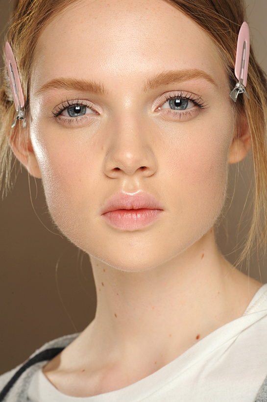 en_backstage_du_d__fil___valentino_haute_couture_automne_hiver_2013_2014_620339073_north_545x.1