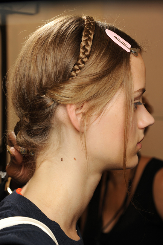 en_backstage_du_d__fil___valentino_haute_couture_automne_hiver_2013_2014_972514939_north_545x.1