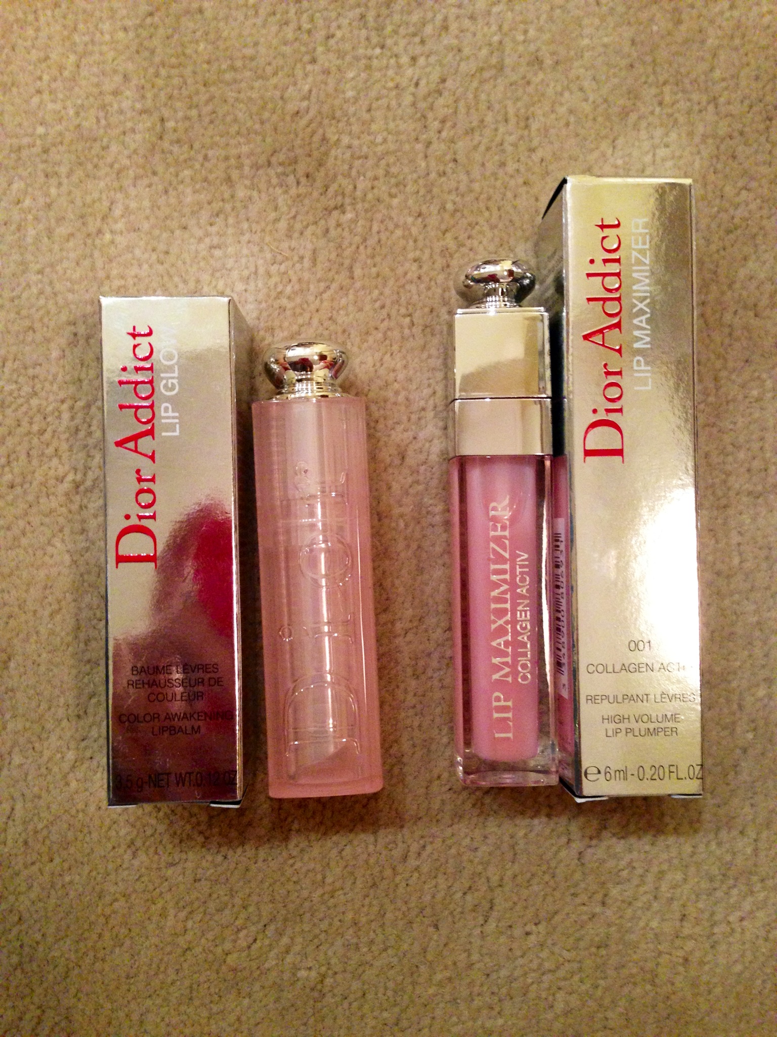 Esse Dior Lip Glow é ótimo para quem não gosta de ficar passando muito batom, mas gosta de ter a boca mais hidratada com um leve toque de rosinha e o outro tem ativadores de colágeno