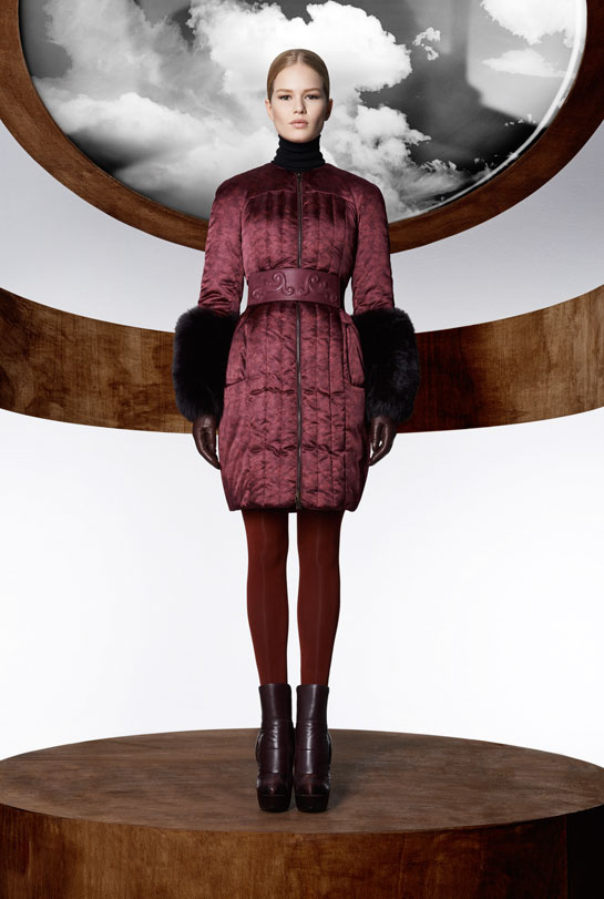 la_collection_moncler_m_par_mary_katrantzou__disponible____partir_du_mois_d_ao__t_dans_les_boutique_moncler____travers_le_monde_331639742_north_545x.1