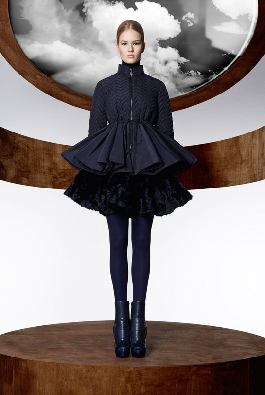 la_collection_moncler_m_par_mary_katrantzou__disponible____partir_du_mois_d_ao__t_dans_les_boutique_moncler____travers_le_monde_351522238_north_545x.1