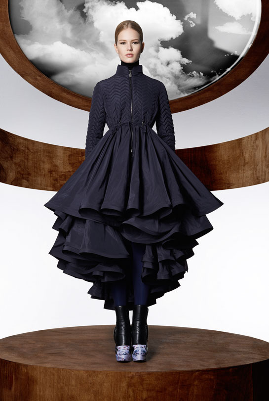 la_collection_moncler_m_par_mary_katrantzou__disponible____partir_du_mois_d_ao__t_dans_les_boutique_moncler____travers_le_monde_625289857_north_545x.1