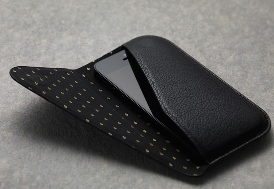 pochette_d_iphone_en_cuir_noir_aux_imprim__s_ancre_marine__30_euros_168940968_north_545x.1