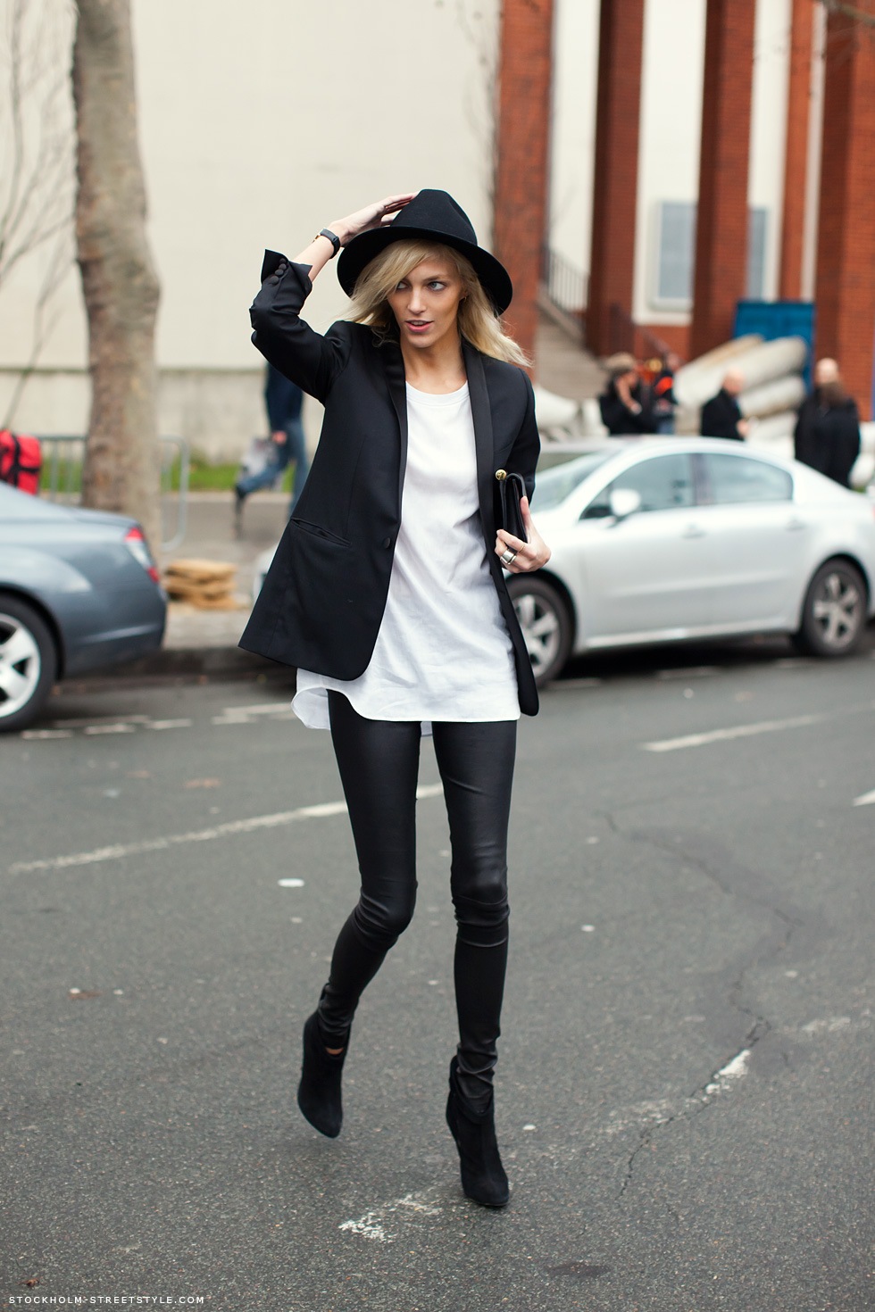 223902_980