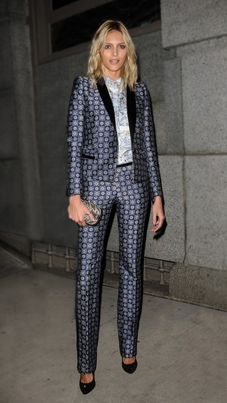 Anja-Rubik-wearing-Corto-Moltedo-susan-725x1285