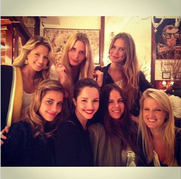 Eu, Ana Beatriz Barros, Renata Maciel e amigas