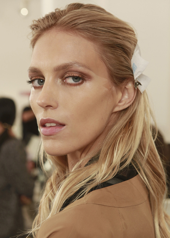 anja_rubik_en_backstage_du_defile_gucci_printemps_ete_2014_335458170_north_545x.1