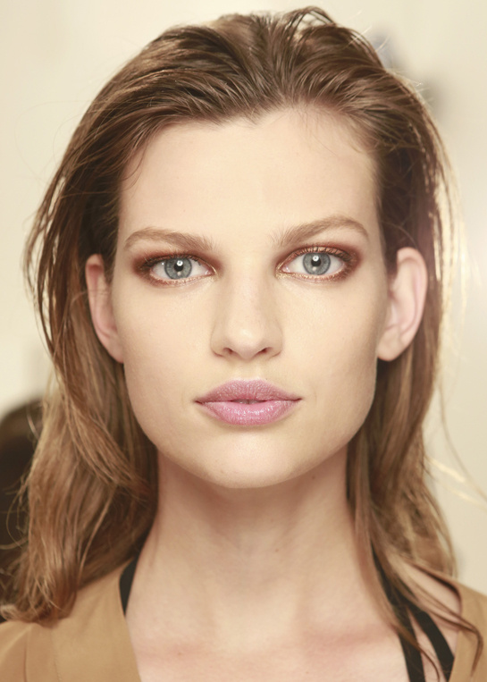 bette_franke_en_backstage_du_defile_gucci_printemps_ete_2014_33568063_north_545x.1