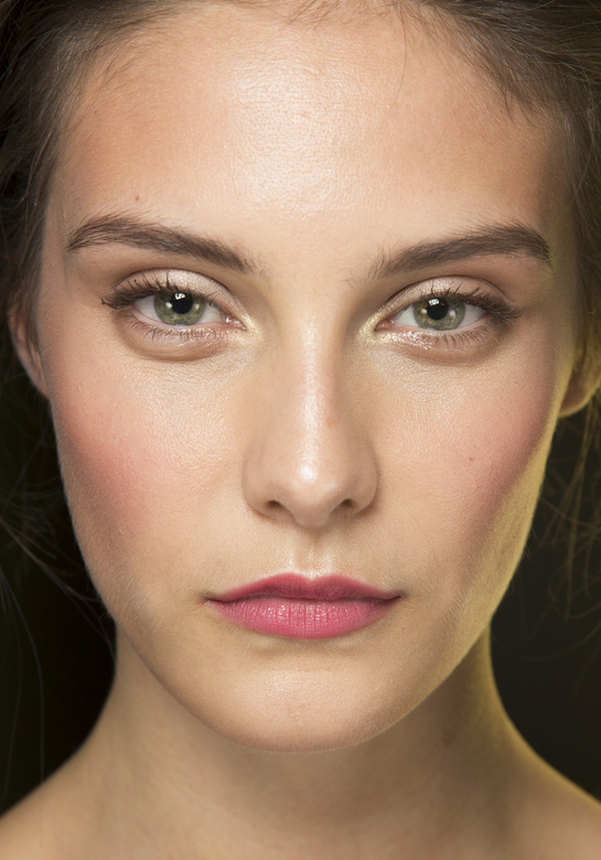 carolina_thaler__en_backstage_du_defile_dolce___gabbana_2014_752713787_north_545x.1