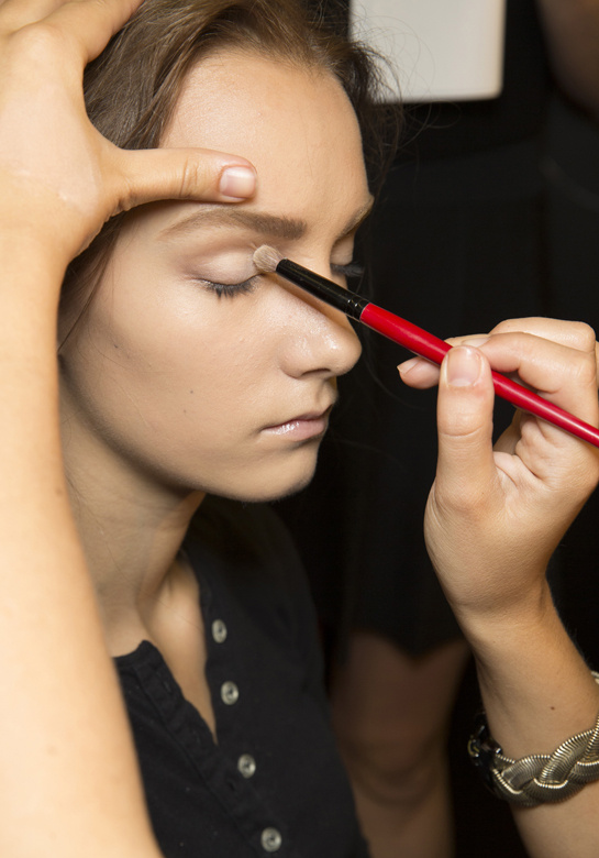 irina_liss_en_backstage_du_defile_dolce___gabbana_2014_643428337_north_545x.1