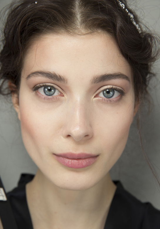 larissa_hoffman_en_backstage_du_defile_dolce___gabbana_2014_57863047_north_545x.1