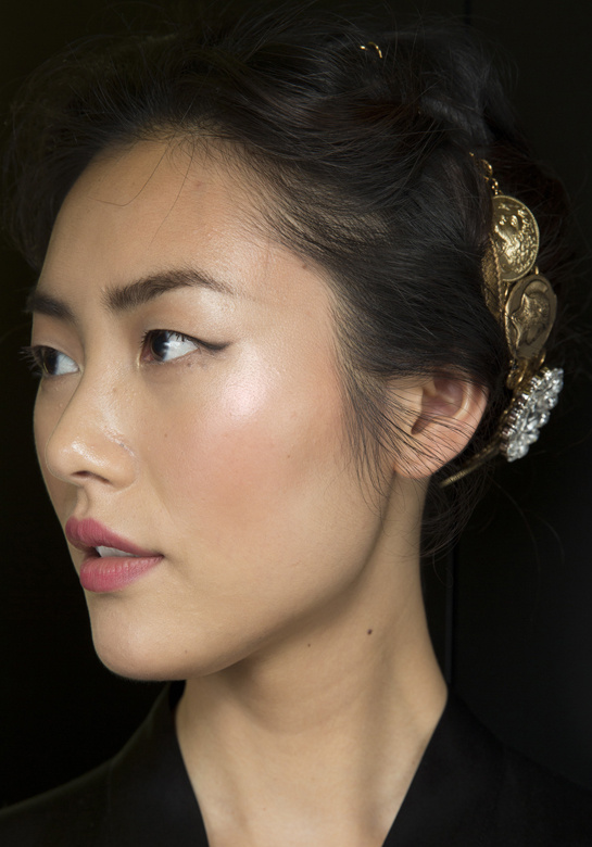 liu_wen_en_backstage_du_defile_dolce___gabbana_2014_779044389_north_545x.1