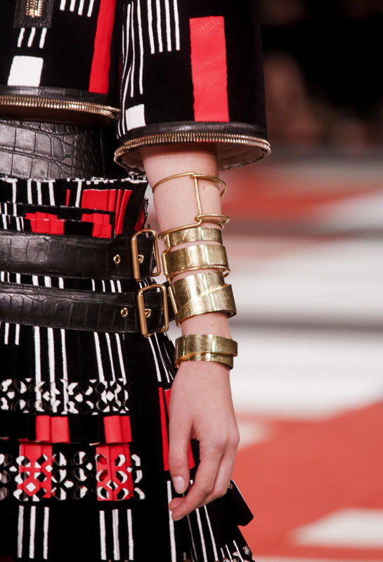 tendances_bijoux_fashion_week_printemps___t___2014_alexander_mcqueen_352075714_north_545x