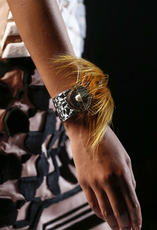 tendances_bijoux_fashion_week_printemps___t___2014_fendi_delfina_delettrez_722095261_north_545x