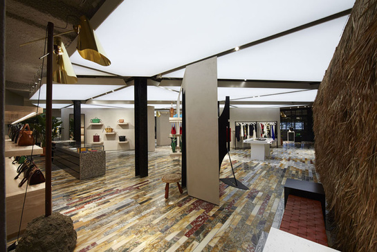 c__line_ouvre_sa_premi__re_boutique____londres_414692212_north_545x