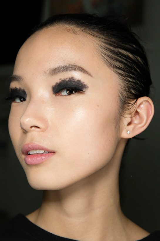 en_backstage_du_d__fil___lanvin_automne_hiver_2014_2015_55119_north_545x