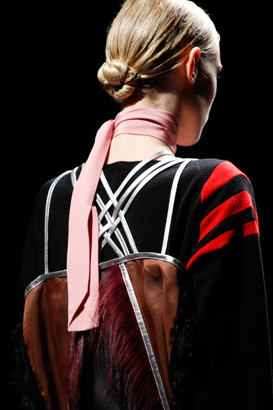 en_backstage_du_d__fil___prada_automne_hiver_2014_2015___860302559_north_545x