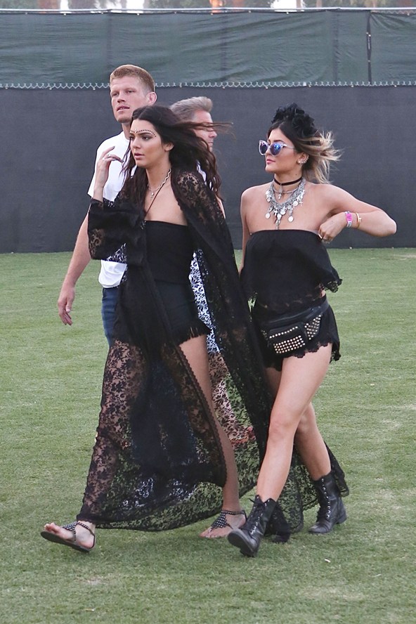 Kendall-Jenner-Kylie-Jenner-Vogue-14Apr14-Wen_b_592x888