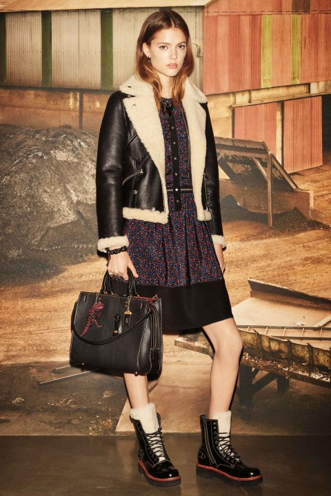 look_15_jpg_9575_north_1382x_black