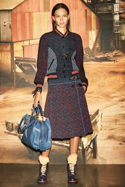 look_16_jpg_8730_north_1382x_black