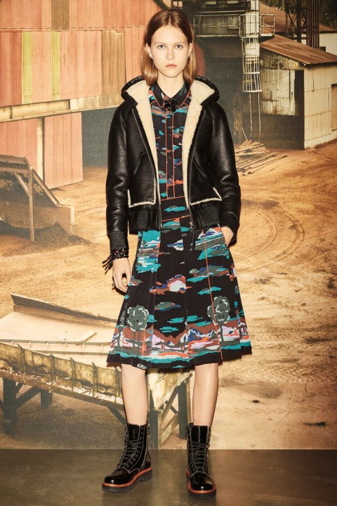 look_17_jpg_2566_north_1382x_black