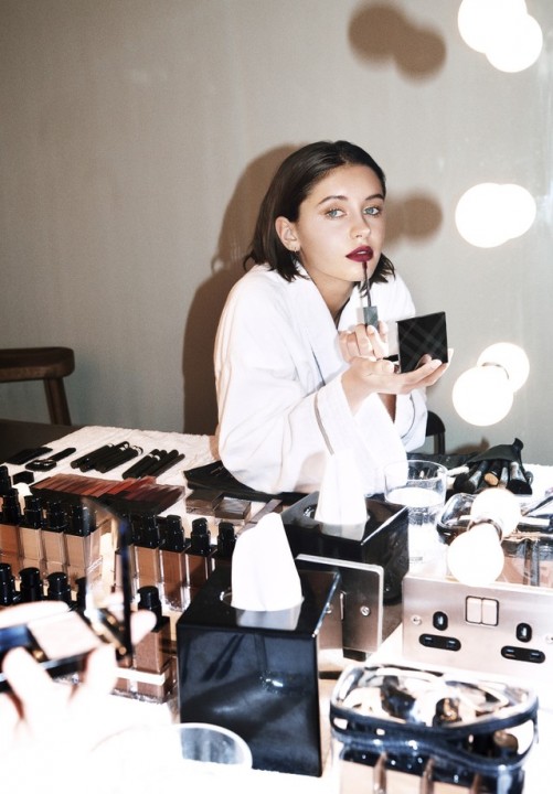 iris-law-burberry-beauty_1